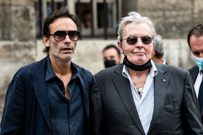 L'enfant n'oublie jamais”: Anthony Delon sort du silence après le décès de  son père | Décès d'Alain Delon | 7sur7.be