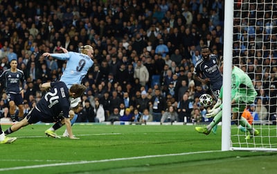 Surprise à Manchester: Courtois remplacé à la pause (1-1)